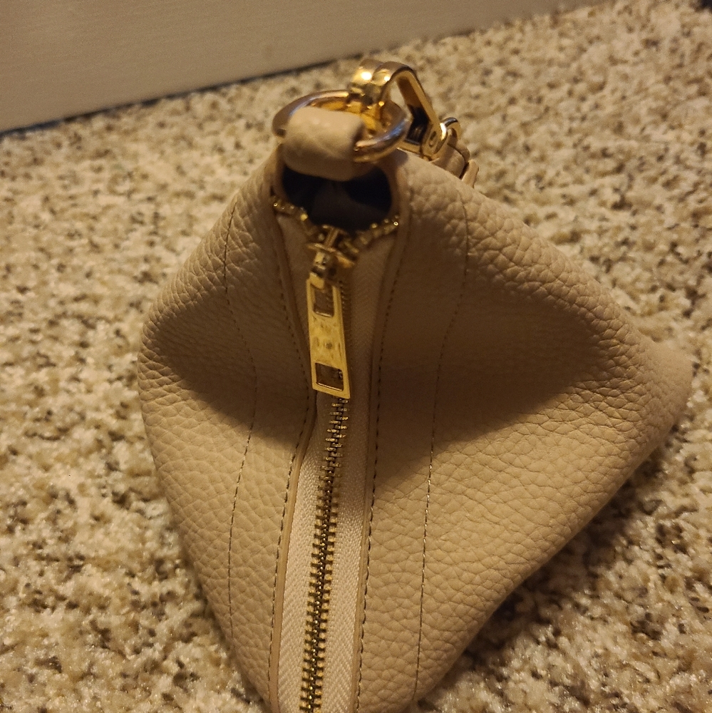 Purse - Picture 2 of 3